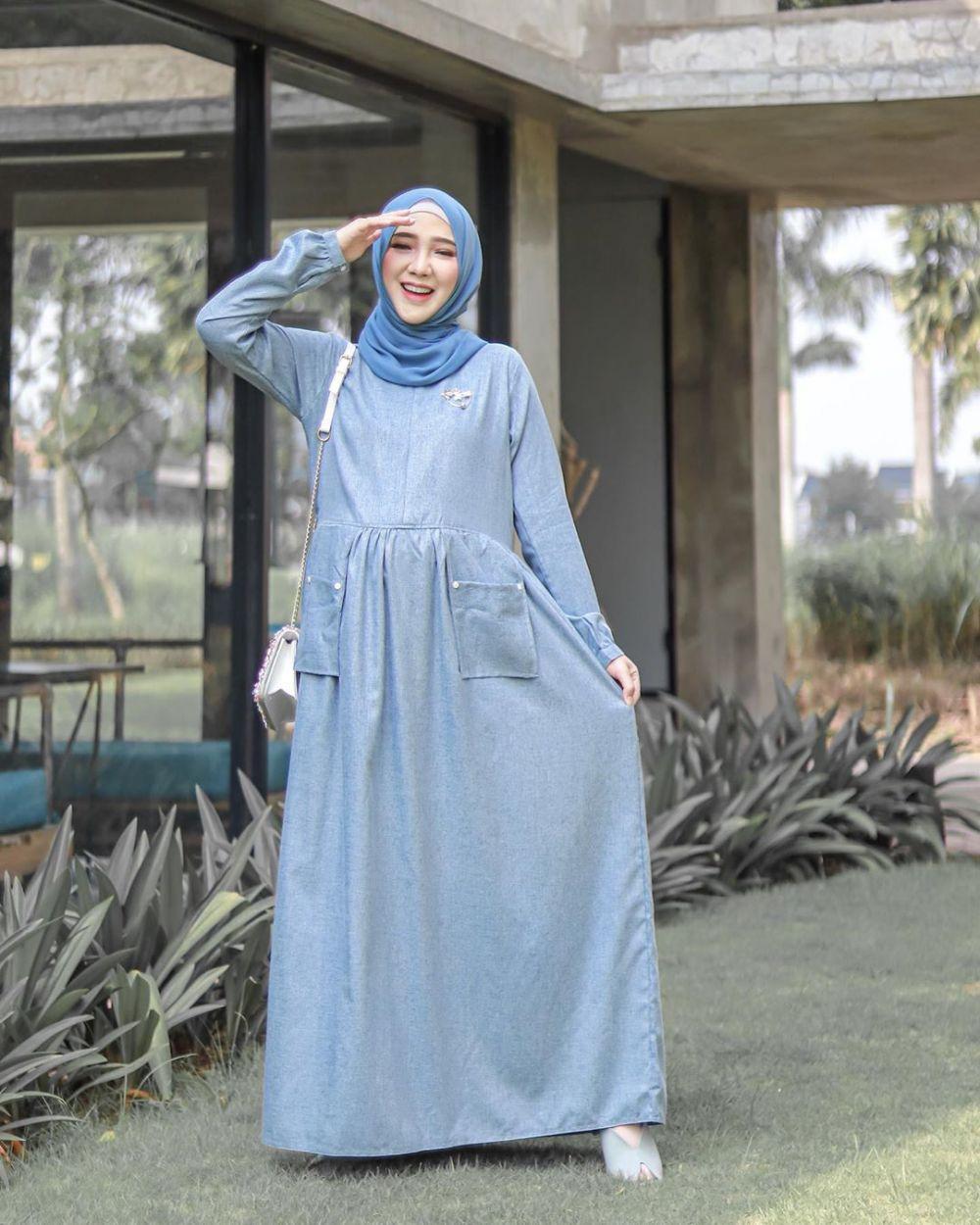 10 Inspirasi Outfit Syar'i ala Selebgram Ayu Indiarti, Stylish