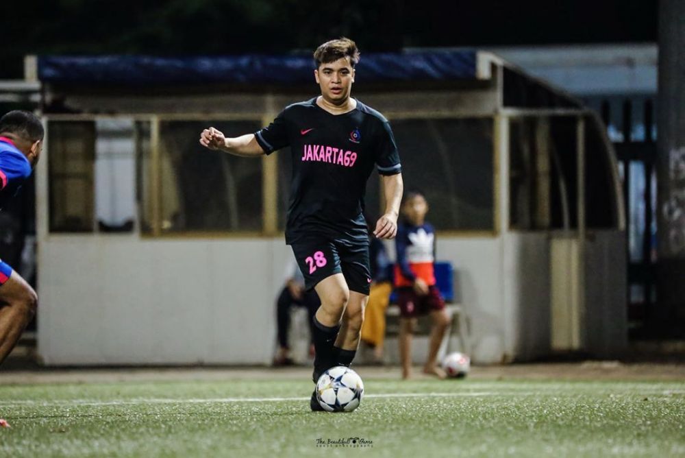 10 Aksi Keren Billy Syahputra Saat Bermain Sepak Bola, Bikin Terpesona