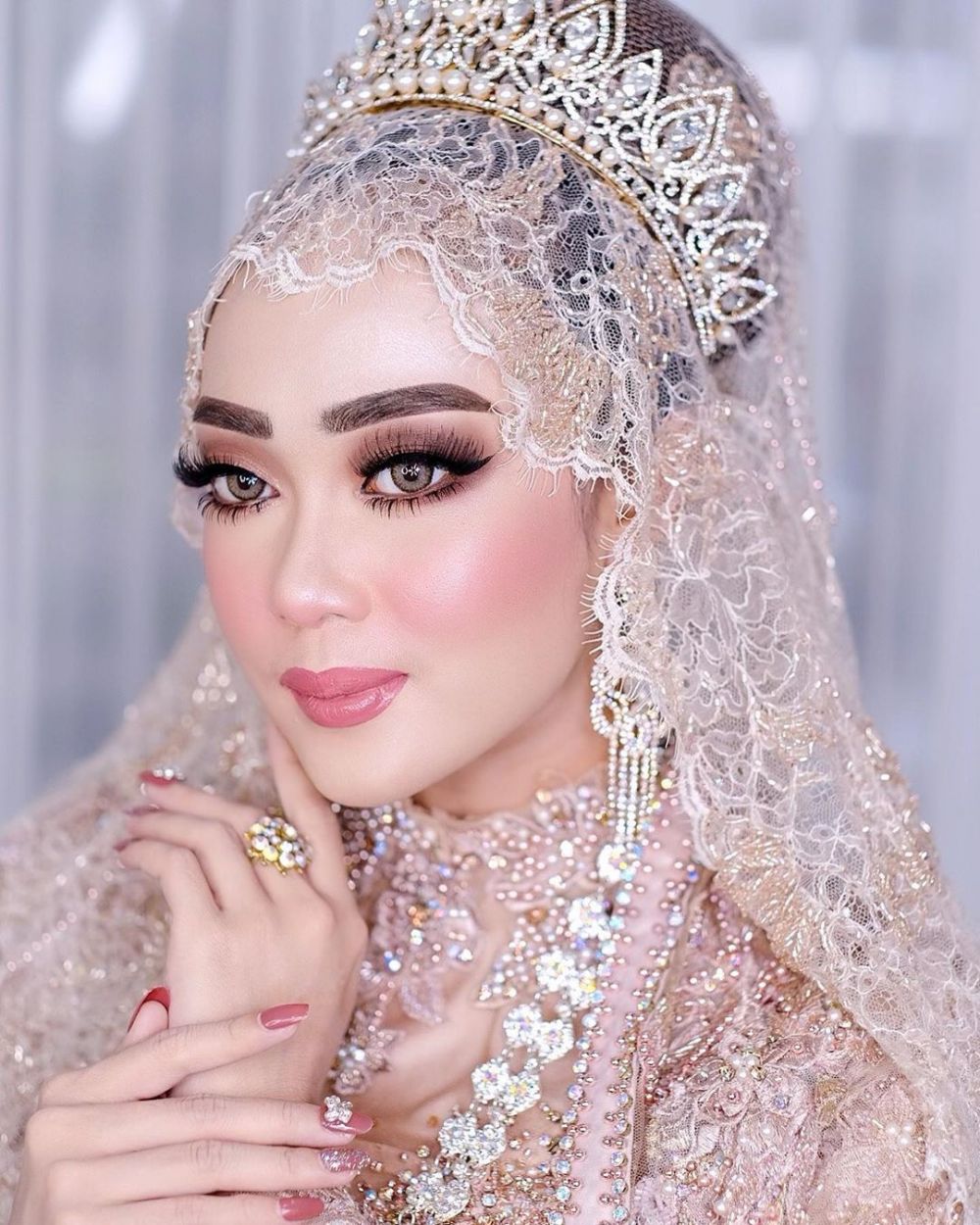 Model Viral Mirip Syahrini, 9 Potret Menawan Tyara Melati
