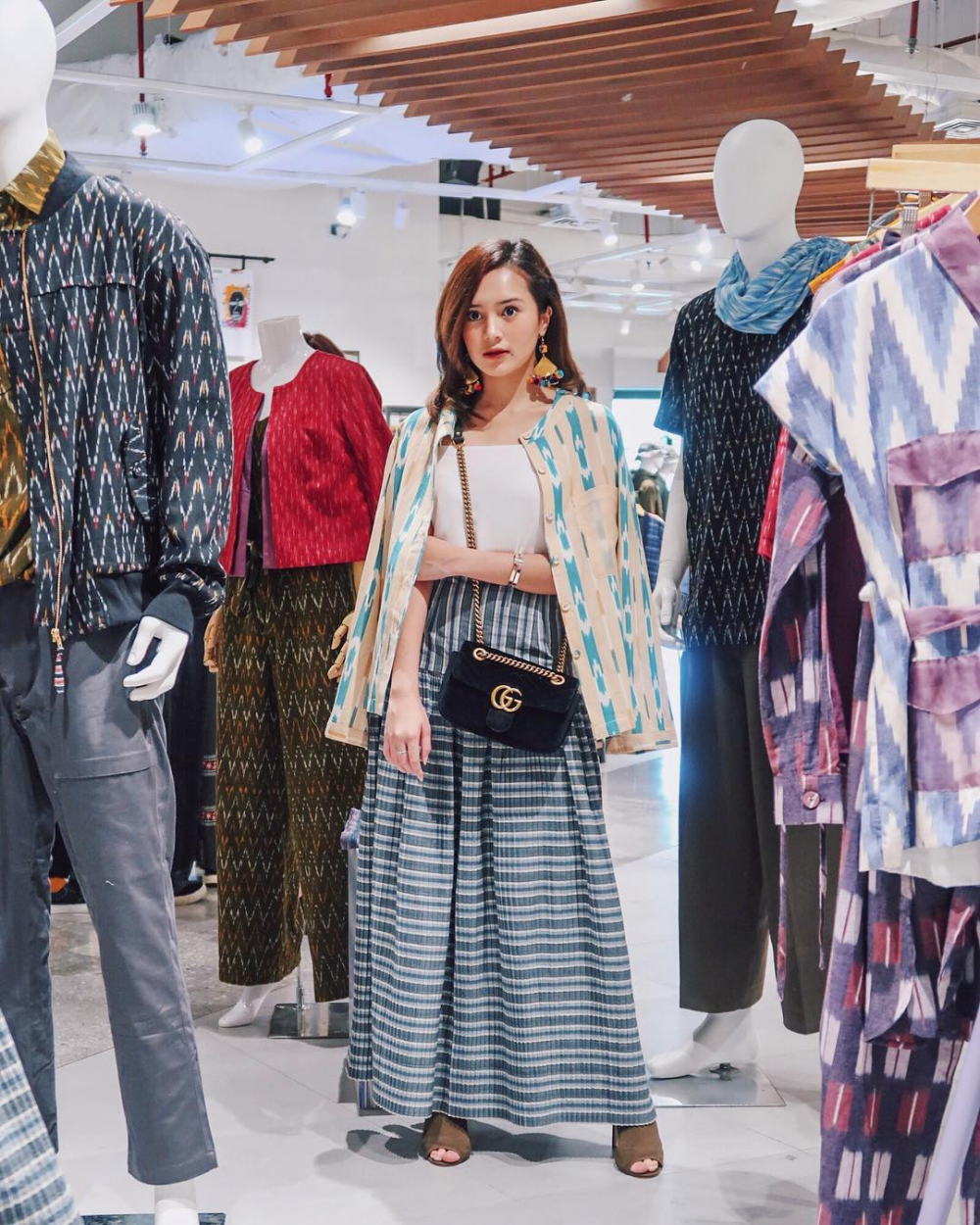 10 Ide Mix and Match dengan Outer ala Beby Tsabina, Stylish Banget!