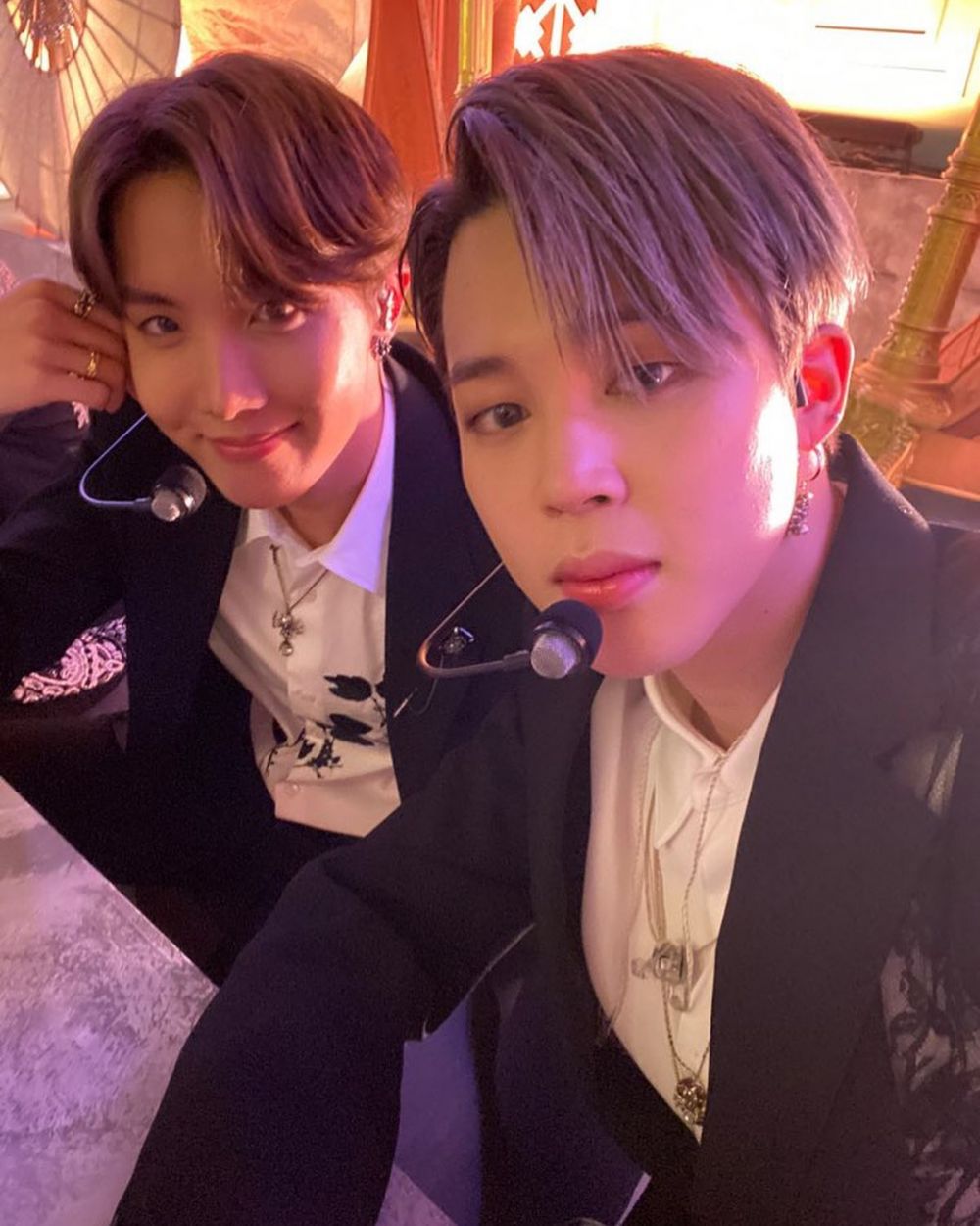 10 Adu Pesona Bromance <b>Jimin</b>-J-Hope dengan <b>Jimin</b>-V, Kocak Banget! 