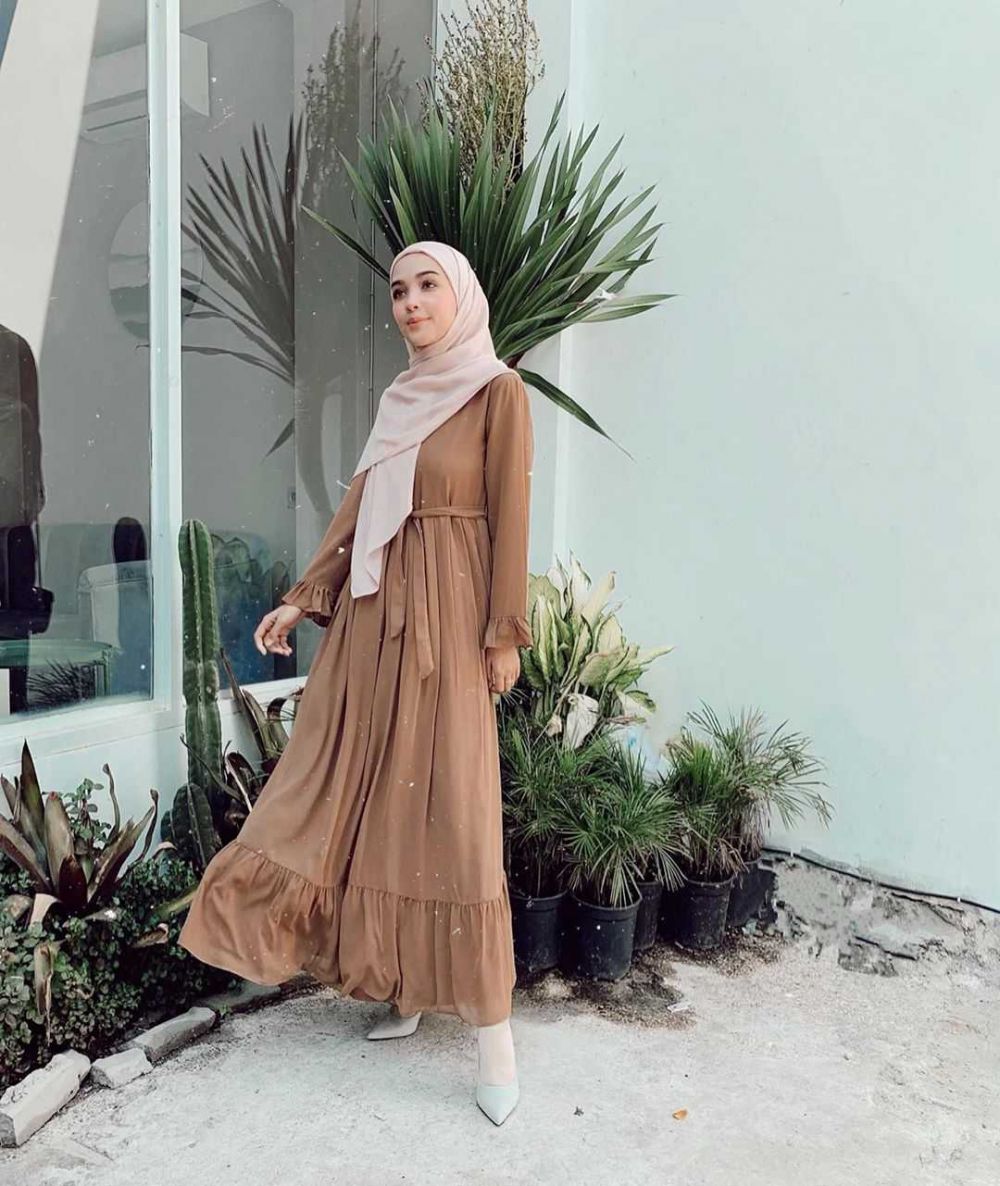 10 Inspirasi Outfit Hijab Earth Tone ala Hamidah Rachmayanti