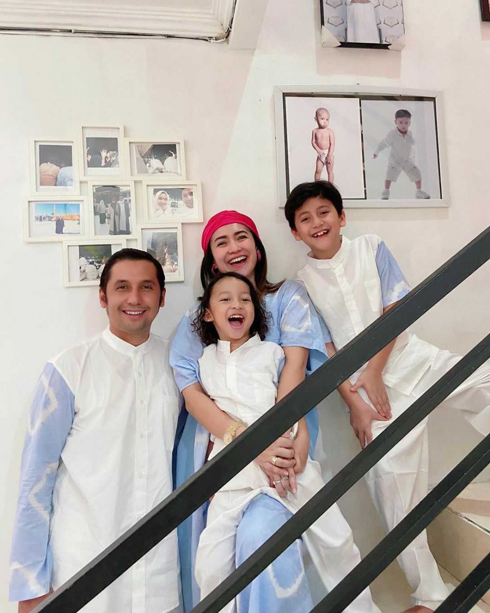 10 Potret Harmonis Keluarga Umar Syarief dan Pamela, Family Goals!