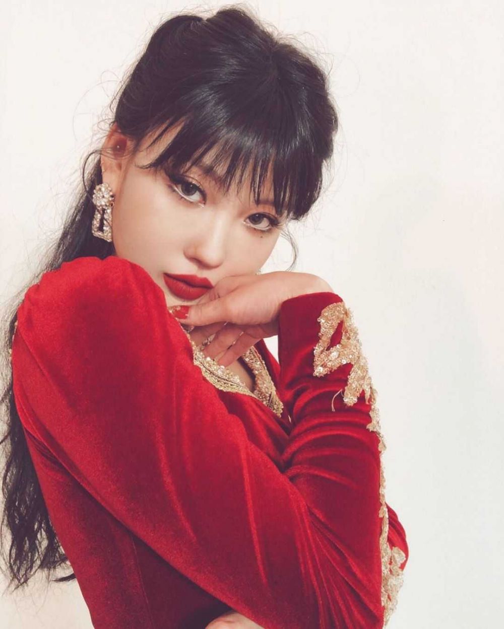 9 Potret Beauty Vlogger Risa Bae dengan Makeup ala Artis Korea, Keren!