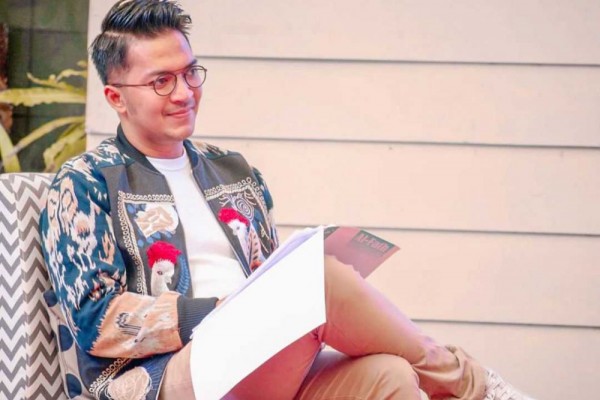 10 Potret Terbaru Ihsan Tarore, Bikin Meleleh dengan Kumis Tipis!