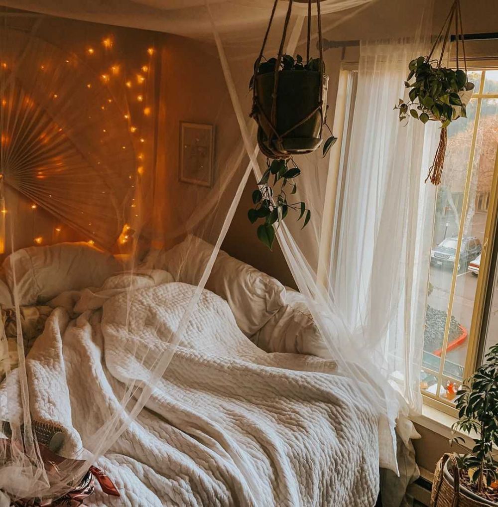 Semarak nan Cantik, 10 Inspirasi String Lights untuk Dekorasi Ruangan 