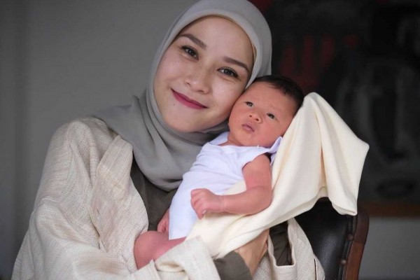 10 Potret Bahagia Zaskia Adya Mecca Momong Anak Kelimanya, Bhaj Kama