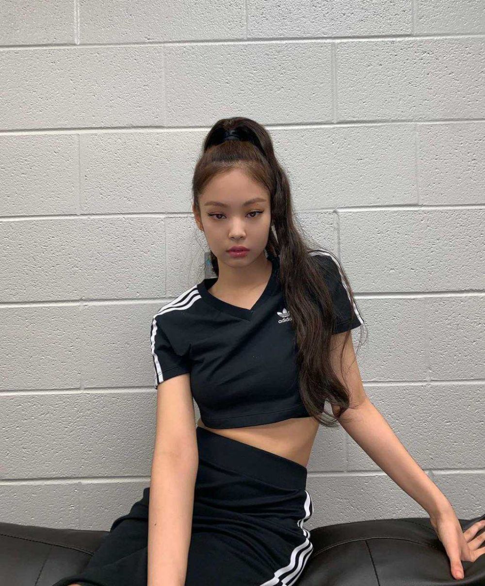 10 Potret Jennie BLACKPINK dengan Gaya Rambut Ponytail, Memukau!