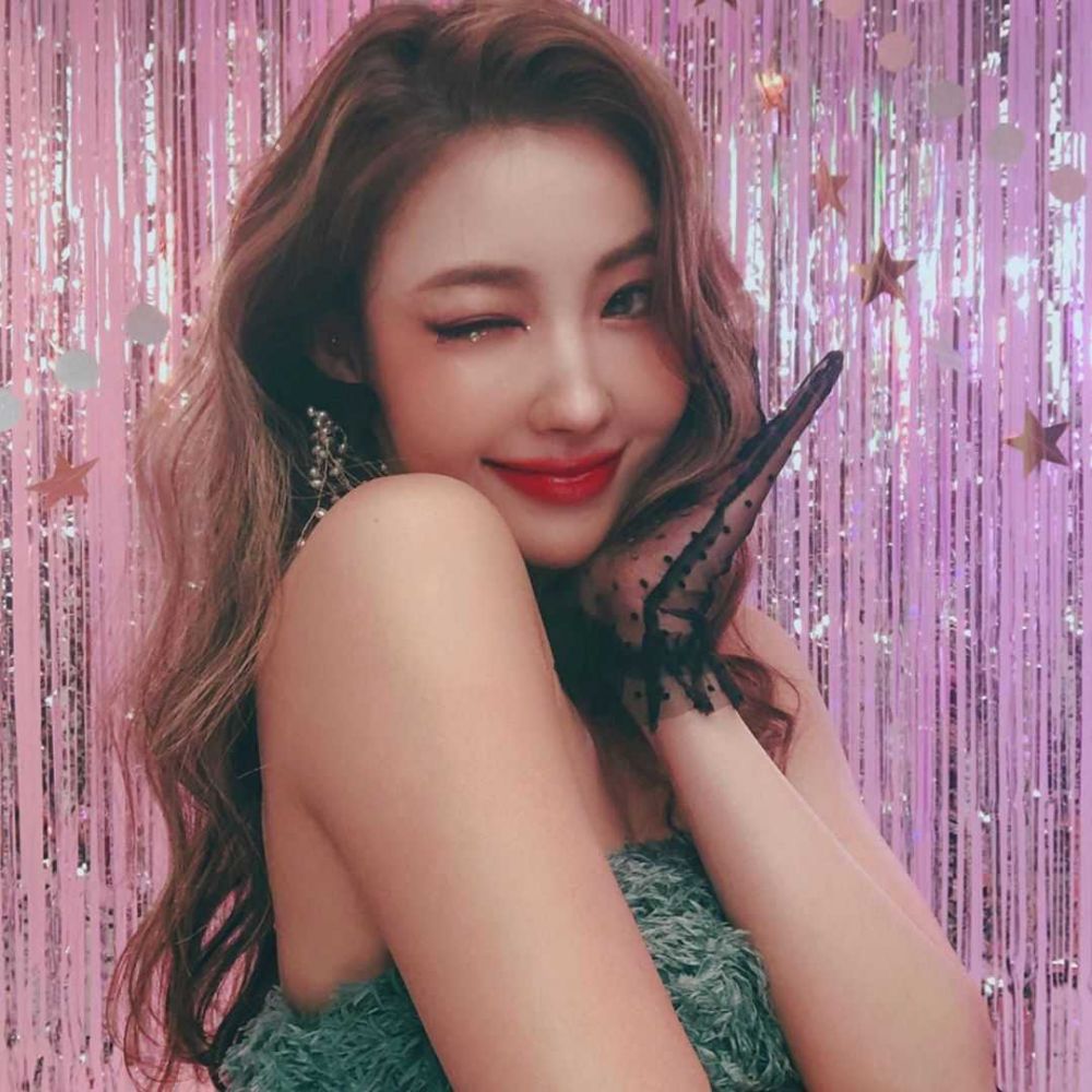 9 Potret Beauty Vlogger Risa Bae dengan Makeup ala Artis Korea, Keren!