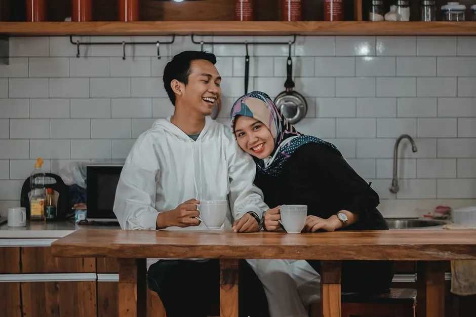 Terlalu Ramah, 5 Sikap Cowok Ekstrovert Ini Sering Bikin Cewek Baper