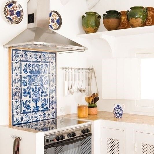 10 Desain Backsplash Keramik yang Bikin Dapurmu Makin Estetik