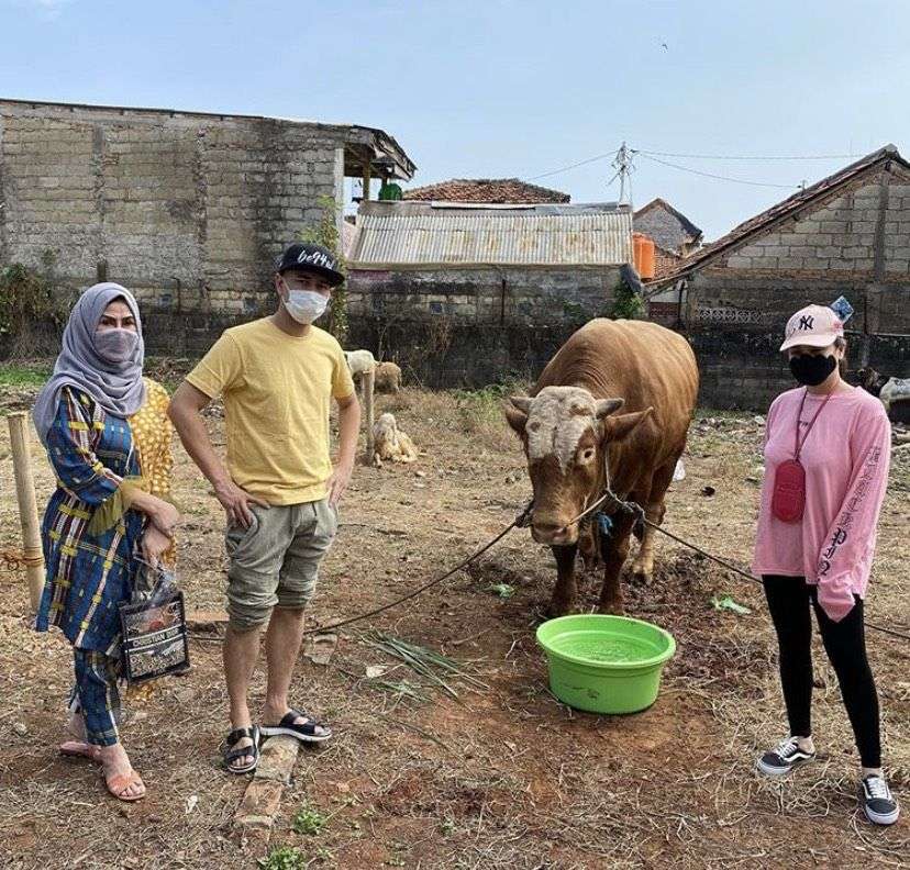 10 Potret Keseruan Artis Merayakan Idul Adha Bersama Keluarga