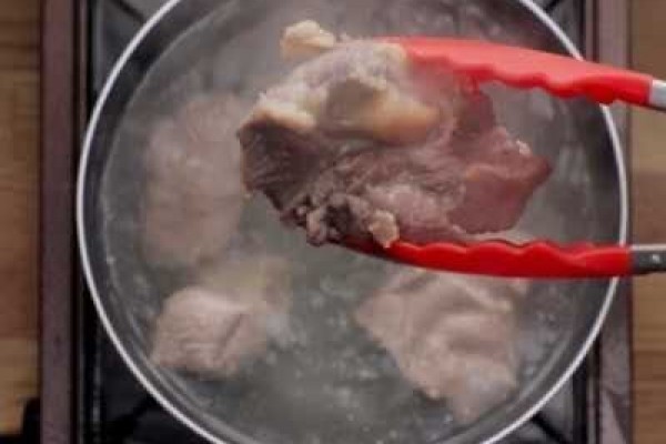 Kelezatannya Bikin Nagih, Ini Cara Simpel Masak Empal Daging Pedas