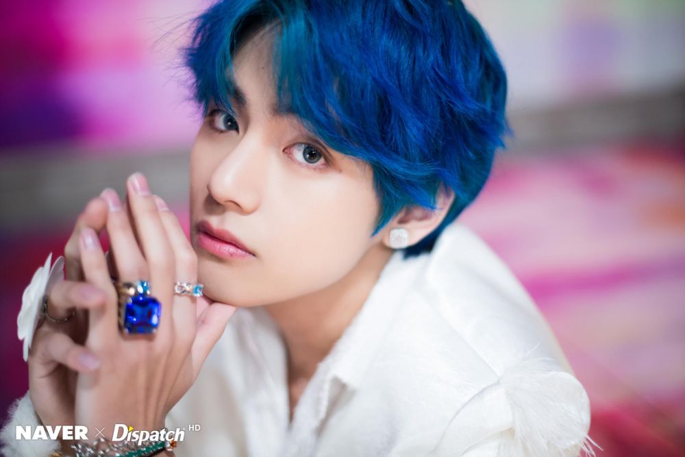 10 Adu Pesona V BTS & Yeonjun TXT dengan Rambut Biru ...