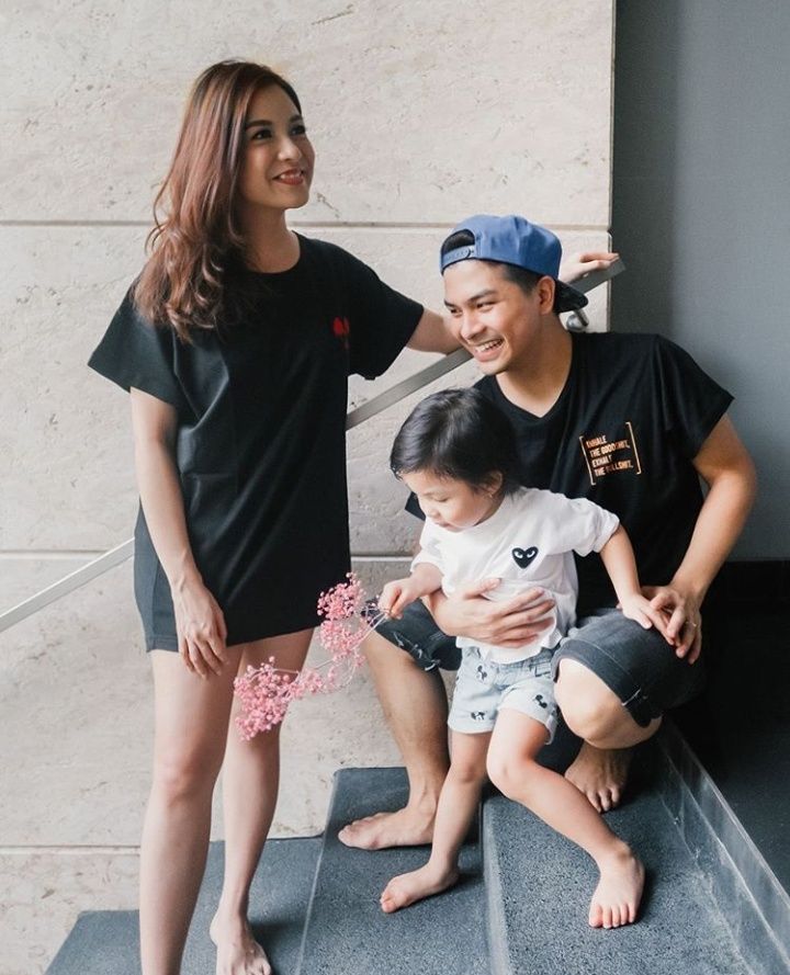 9 Potret Keluarga Glenn dan Chelsea Olivia Sambut Anak Kedua, Kompak!