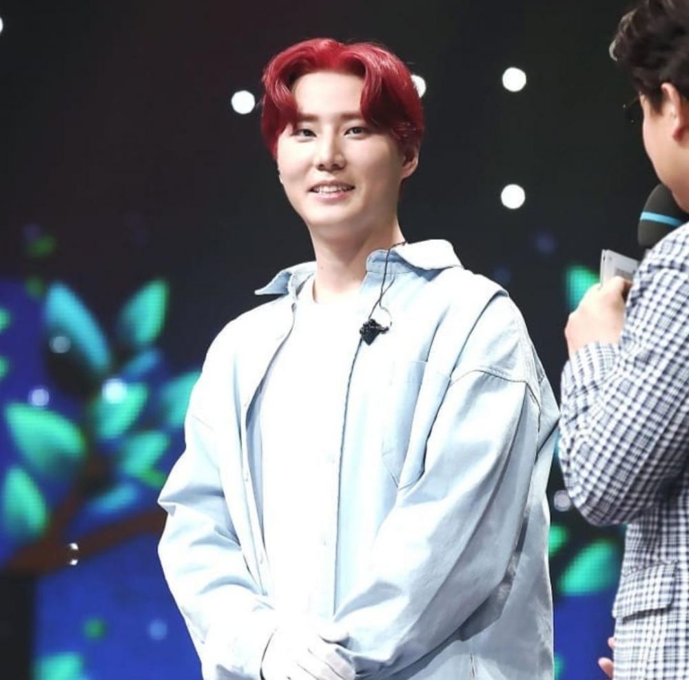 11 Potret Young K DAY6 dengan Rambut Berwarna Merah, Visualnya Memikat
