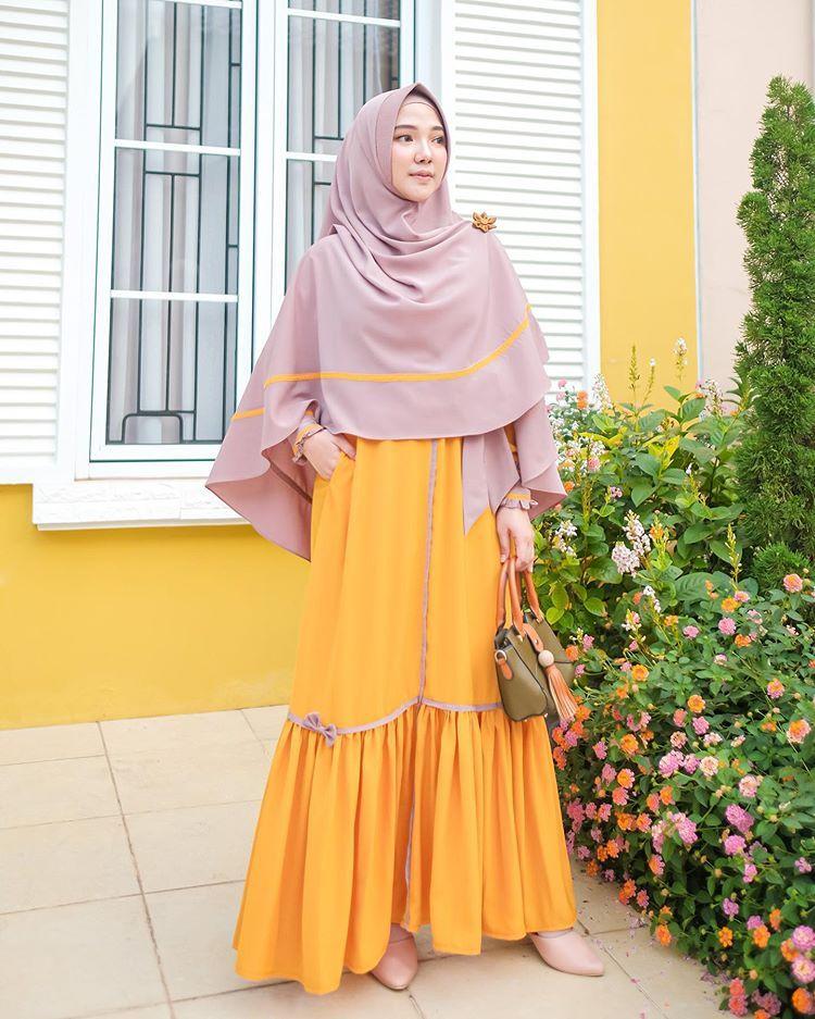 10 Inspirasi Outfit Syar'i ala Selebgram Ayu Indiarti, Stylish