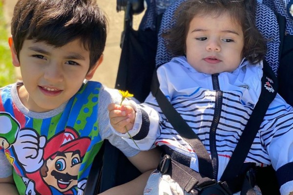 Curi Perhatian, 9 Kekompakan Quenzino dan Zenecka Putra Carissa Putri
