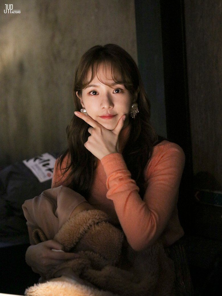 10 Potret Pesona Park Gyu Young dengan Rambut Panjang, Bikin Pangling!