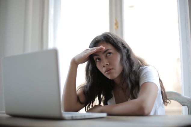 5 Cara Menghadapi Rekan Kerja Kompetitif, Jangan Minder!