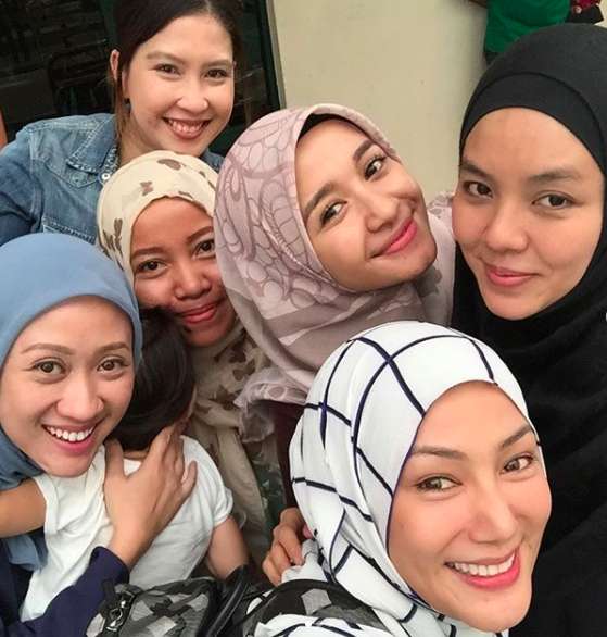 559px x 586px - Mantan Istri Emran, 10 Kekompakan Laudya Cynthia Bella dan Erra Fazira