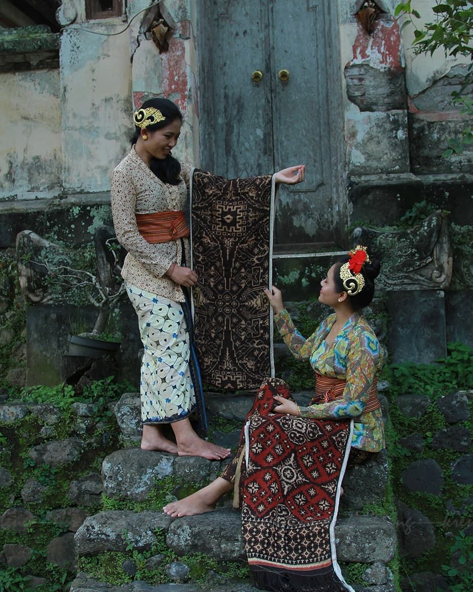 Sejarah Barong dan Kain Gringsing Bali, Balutan Cocktail Jihane Almira