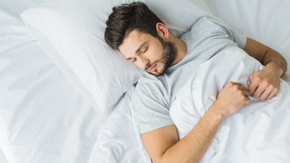 Gak Gerah, 8 Manfaat Kesehatan Tidur tanpa Celana Dalam untuk Pria