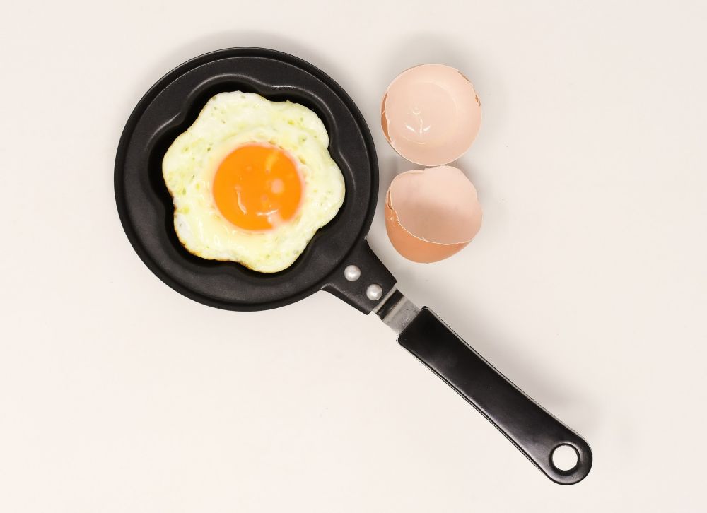 Makan Telur Setengah Matang Jangan Sering, Alasannya