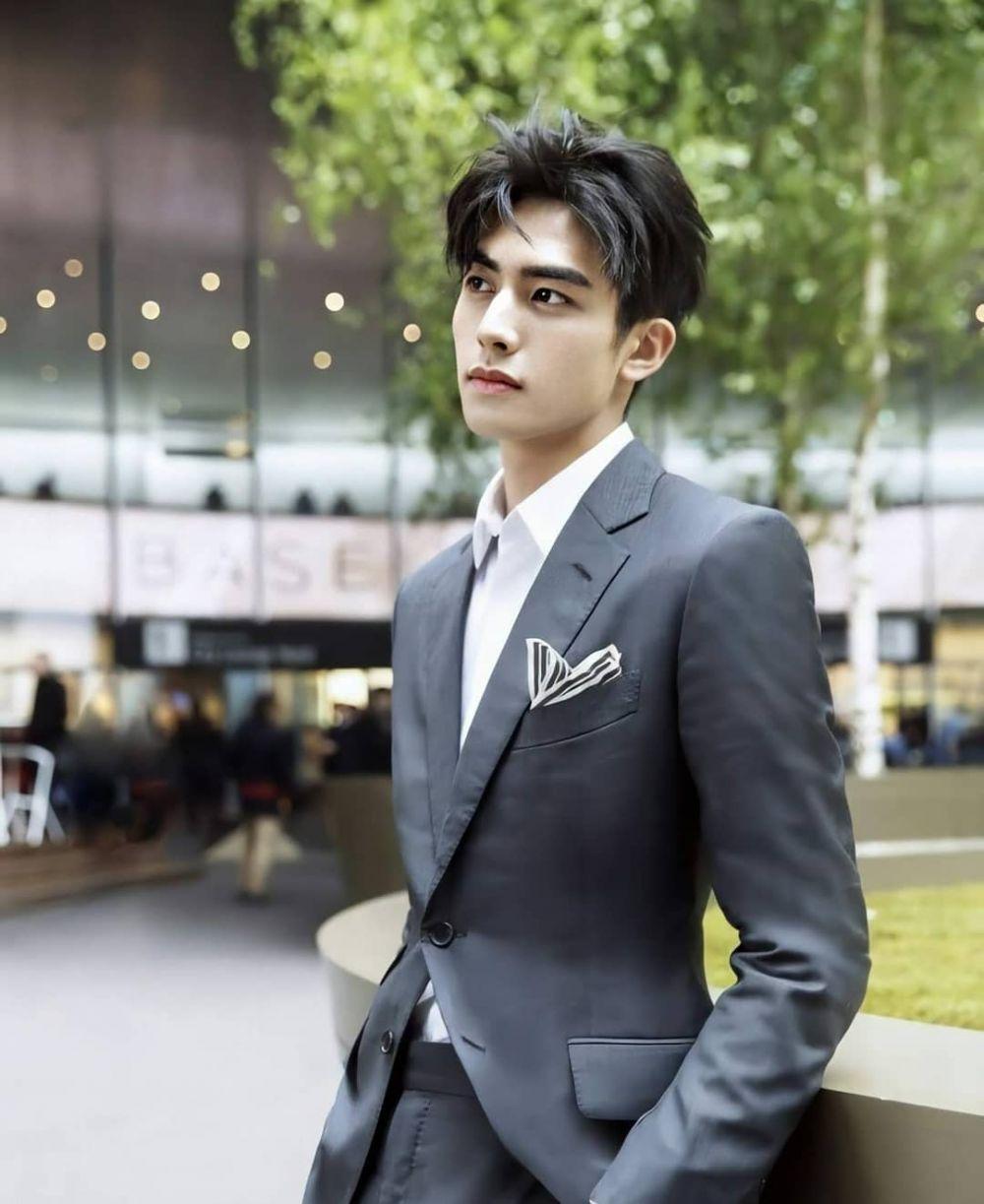 10 Pesona Song Weilong, Si Gagah Ling Xiao di Drama China 'Go Ahead'