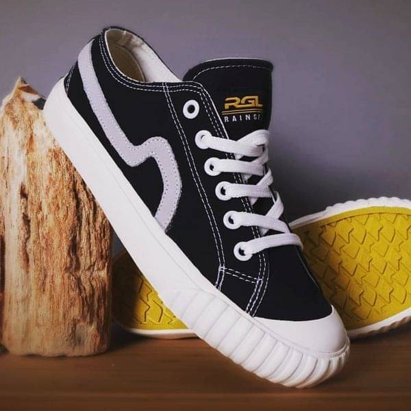 10 Rekomendasi Brand Sneakers Lokal Cowok Harga Di Bawah Rp200 Ribu