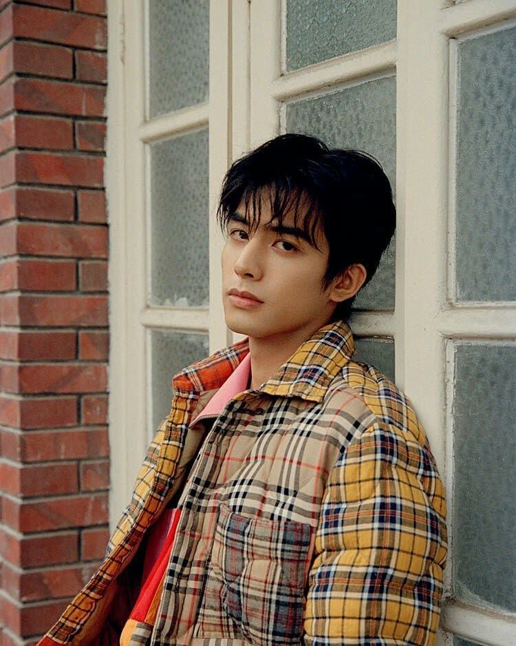 10 Pesona Song Weilong, Si Gagah Ling Xiao di Drama China 'Go Ahead'