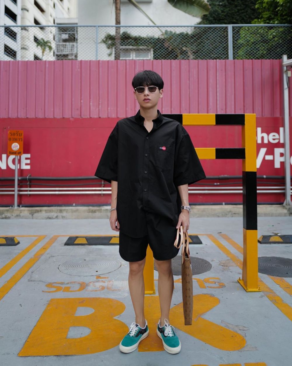 10 OOTD Oversized Style ala Gun Atthaphan, Chic dan Stylish Abis!