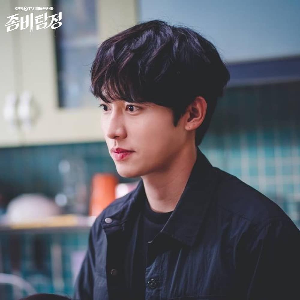 9 Potret Kwon Hwa Woon, Detektif Kece di KDrama The Zombie Detective