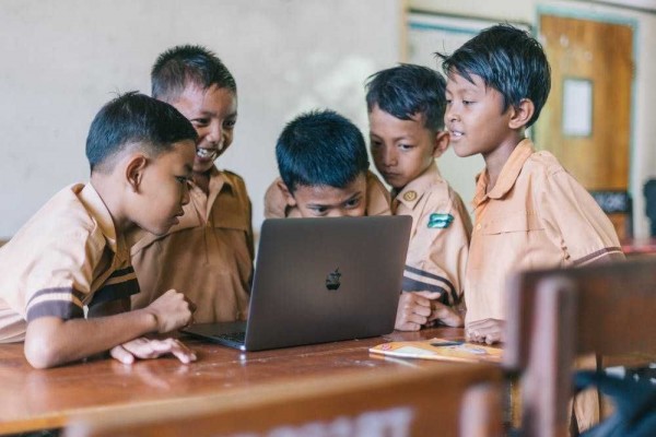 Kemendikbud Salurkan Bantuan Kuota Lagi dan Tambahan Aplikasi Belajar