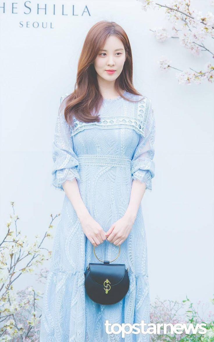 11 Inspirasi Ootd Dengan Dress Nuansa Biru Ala Aktris Korea Feminin