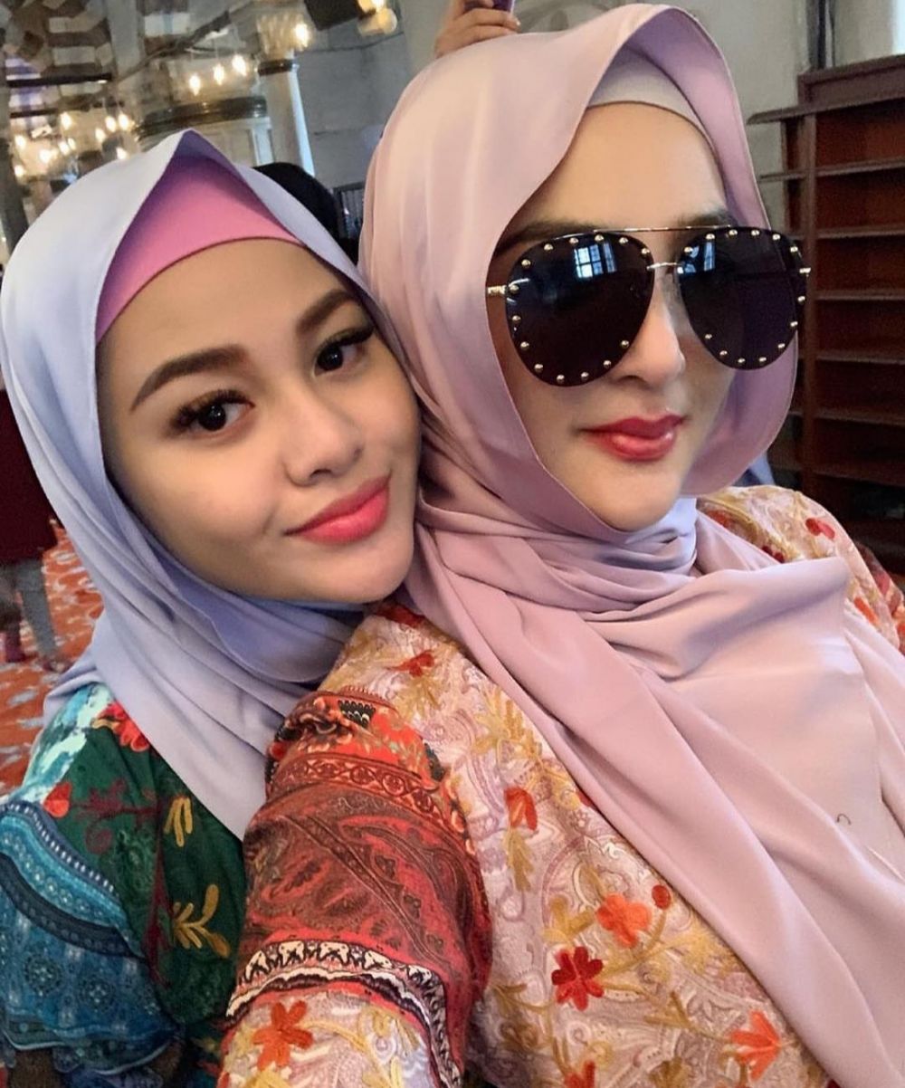Bak Kakak Adik, 10 Potret Keakraban Ashanty dan Aurel Hermansyah