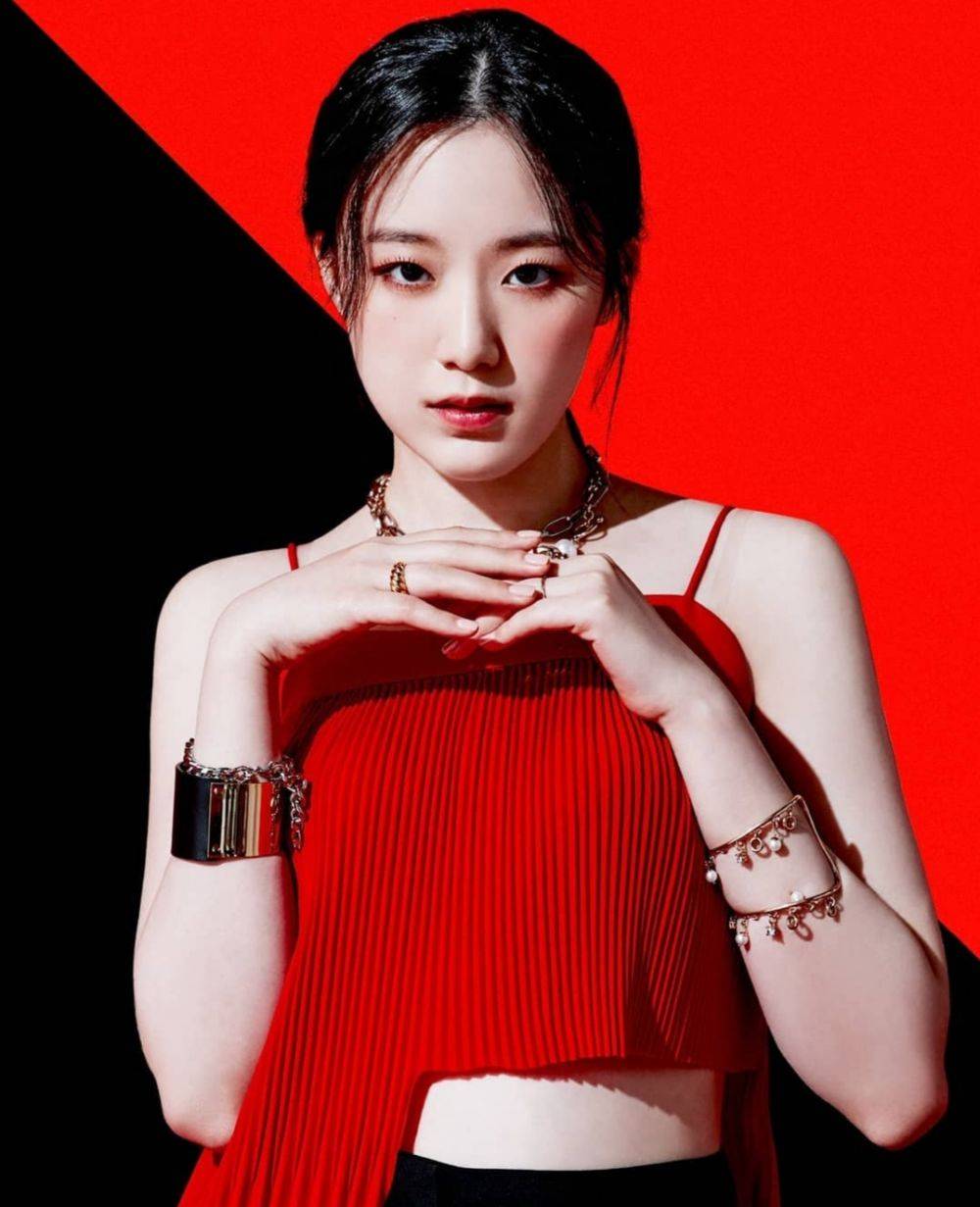 10 Potret Shuhua Gi Dle Dengan Outfit Merah Bikin Susah Move On 7641