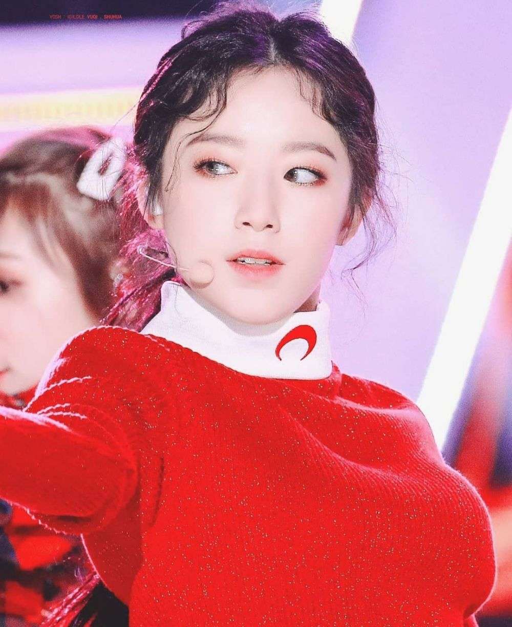 10 Potret Shuhua Gi Dle Dengan Outfit Merah Bikin Susah Move On 7413