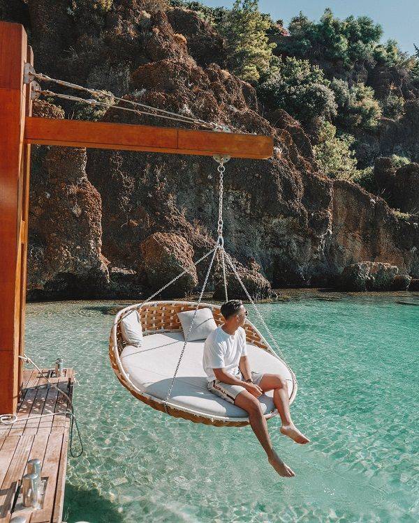 9 Ide OOTD  Liburan  ke  Pantai ala Suami Nikita Willy Indra 