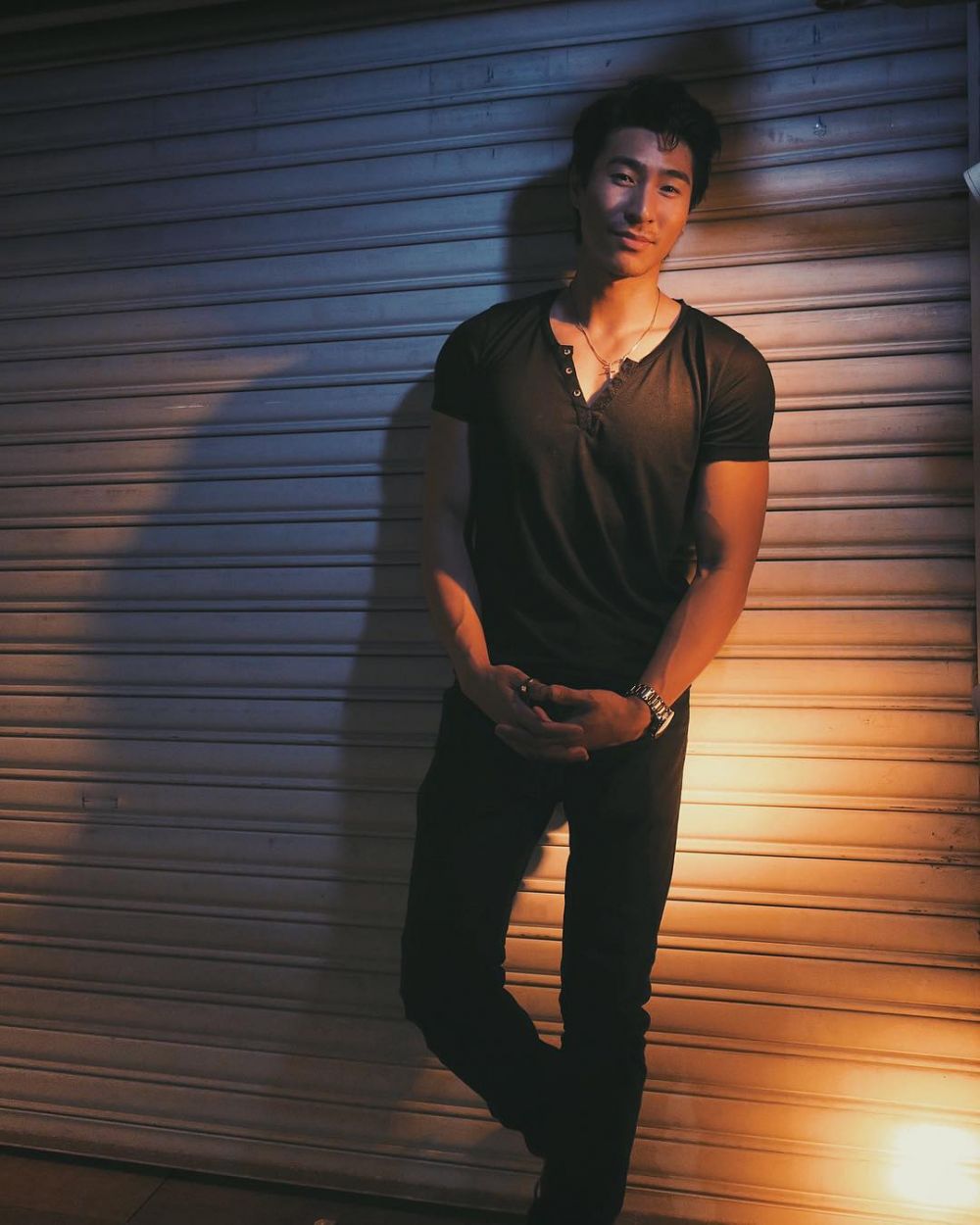 9 Potret Chris Pang, Si Macho Pemeran Collin di 'Crazy ...