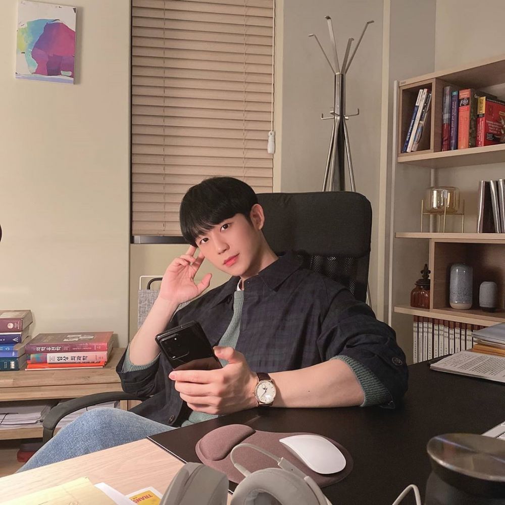 9 Potret Manis Jung Hae In Bakal Main Drama Bareng Jisoo BLACKPINK