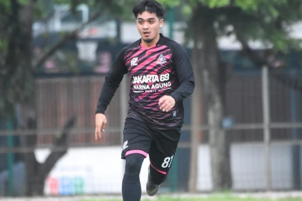 Tampil Awet Muda, 10 Potret Bugar Ricky Harun saat Main Sepak Bola