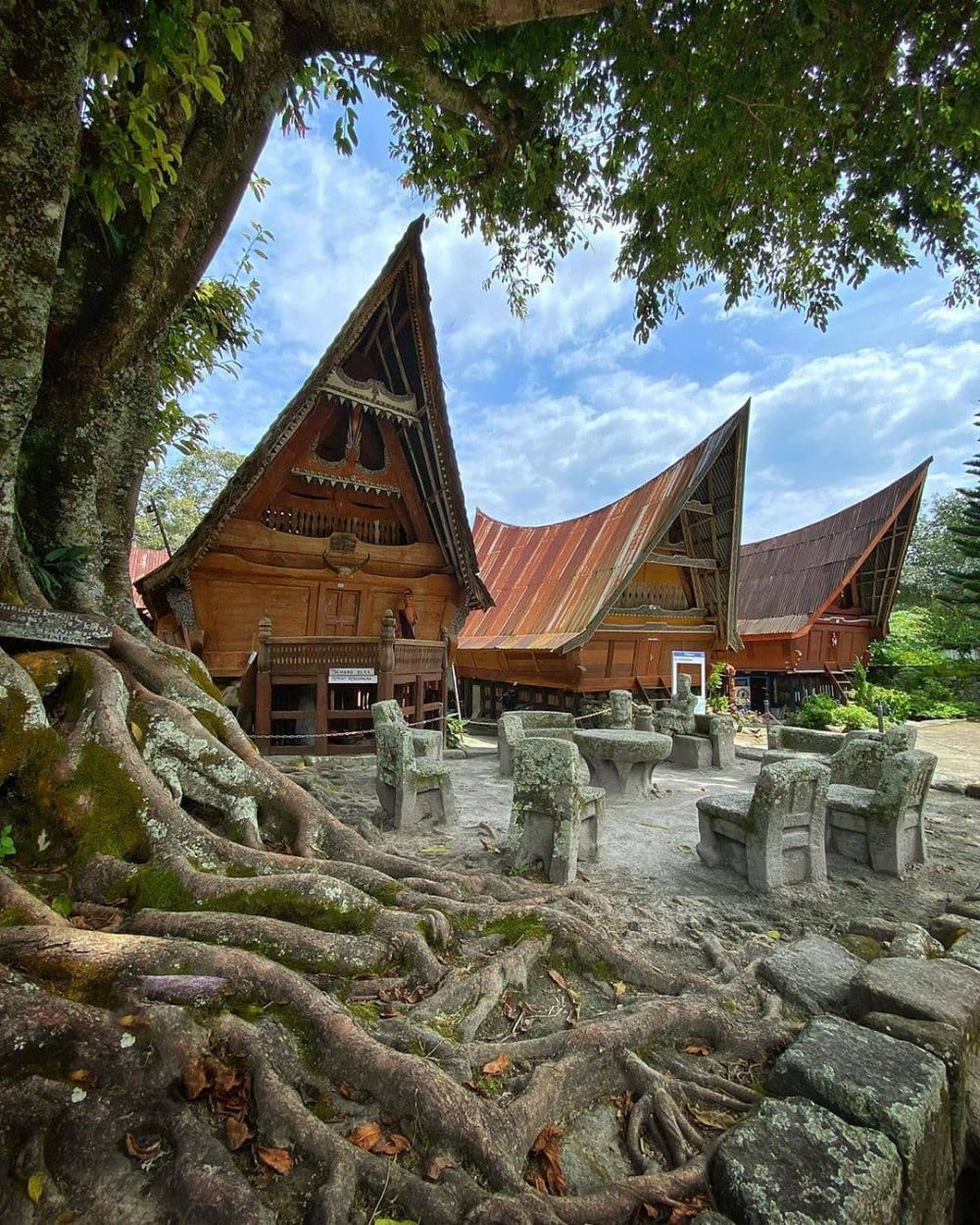 Mengenal Rumah Adat Bolon Suku Batak di Sumatra Utara