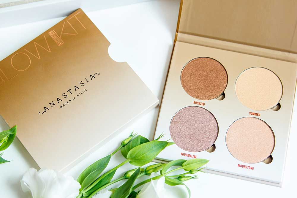 E kit отзывы. Хайлайтер Anastasia Beverly Hills Glow Kit Sun Dipped. Glow Kit Anastasia Beverly Hills Sun свотчи. Anastasia Beverly Hills Sun Dipped Kit. Хайлайтер Bobbi Brown Pink Glow свотчи.