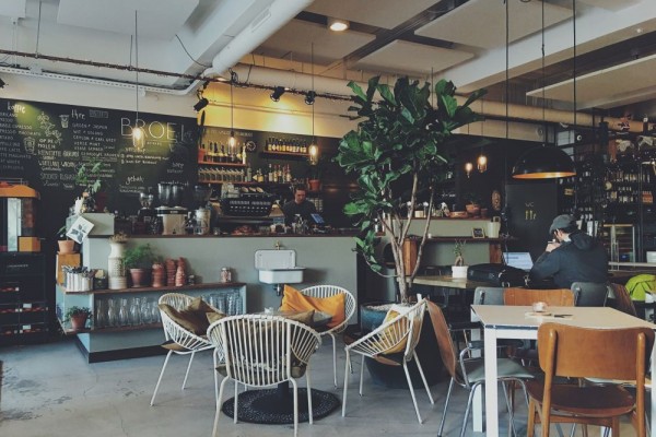6 Cara Memulai Usaha Cafe, Modal Kecil Juga Bisa!