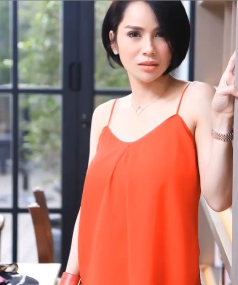 Body Goals 10 Potret Kece Devi Lanni Ibu Bawang Putih Berkulit Merah