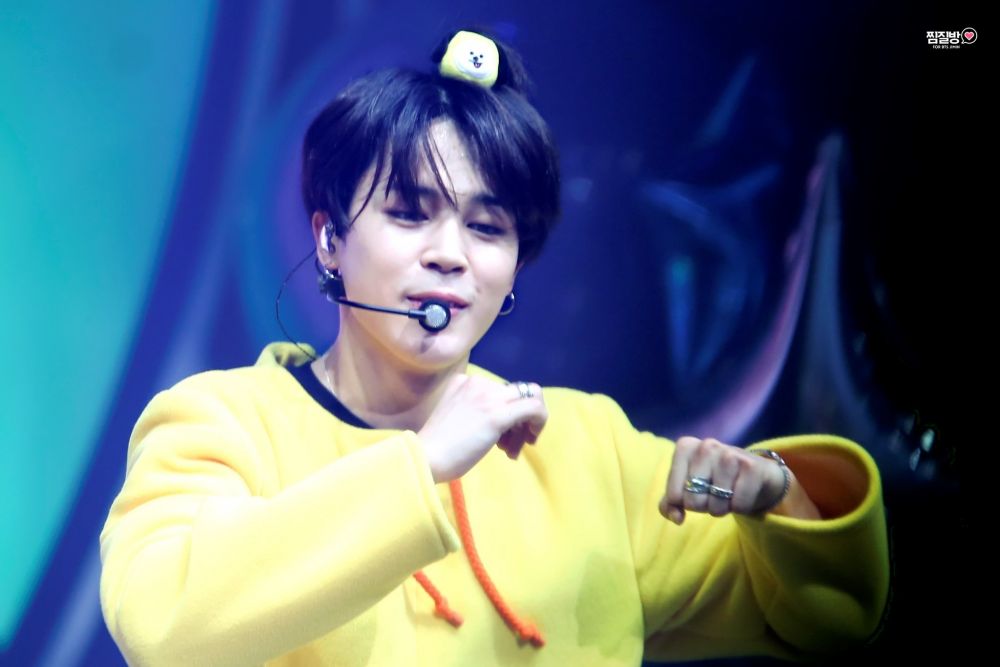 Dijuluki 'Anak Ayam', Ini 10 Pesona Jimin BTS Saat Pakai