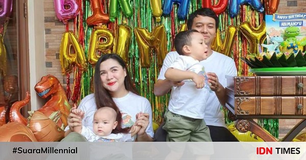 10 potret manis vicky shu saat nikmati peran sebagai ibu dua anak,