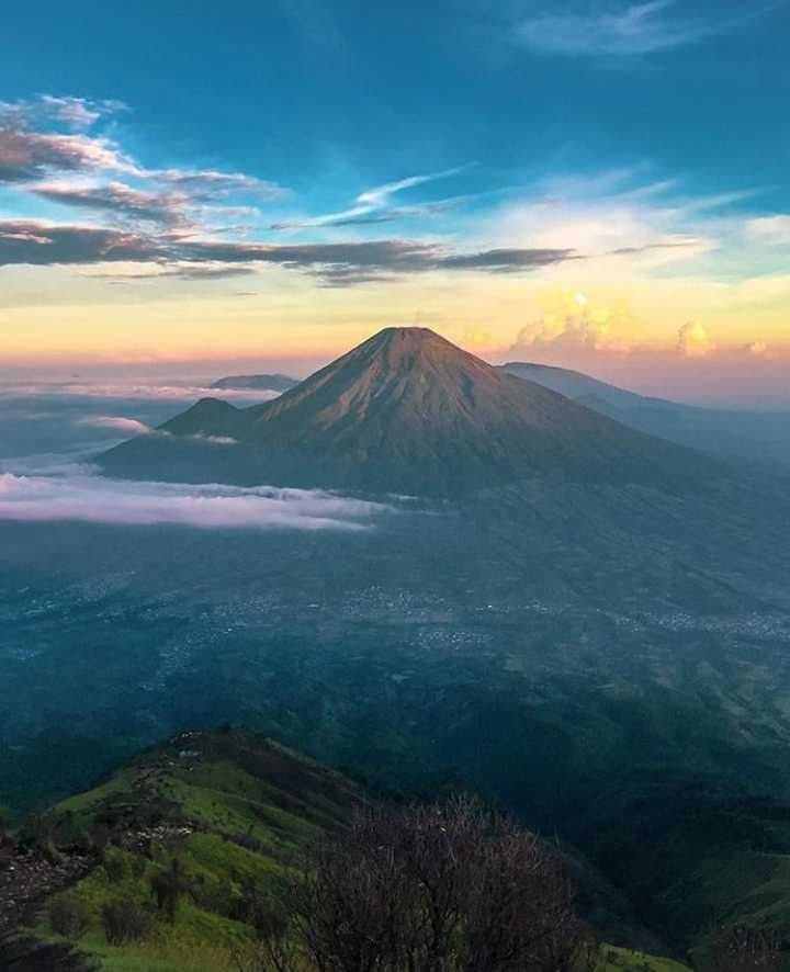 7 Gunung di Jawa Tengah yang Menjadi Favorit Para Pendaki 