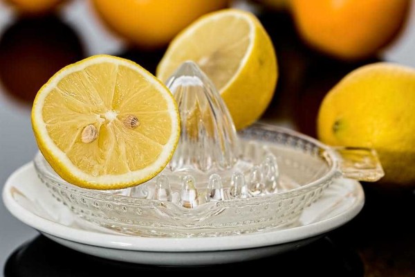7 Tips Mendapatkan Air Perasan Lemon yang Lebih Banyak tanpa Ribet